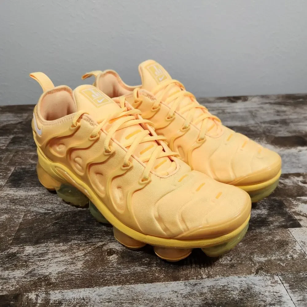 Nike Air VaporMax Plus Yolk Yellow Size 8.5 Women Athletic Sports Run Walk Gym